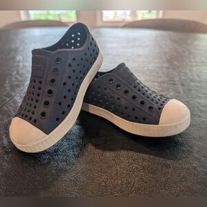 Native Shoes Size C6 Navy